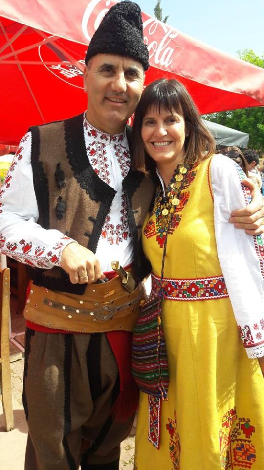 Цветанов накипри и жена си Деси с народна носия (СНИМКИ)