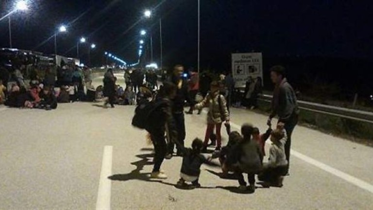 Бежанци направиха голяма беля край Солун