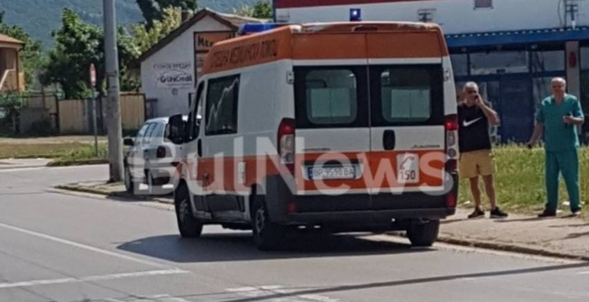 Тежък инцидент с линейка с болно дете във Враца
