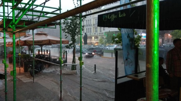 Апокалипсис на Балканите: Градушка удари Пловдив, потоп помете Анкара, а сега в Солун… (СТРАХОВИТИ СНИМКИ/ВИДЕО)