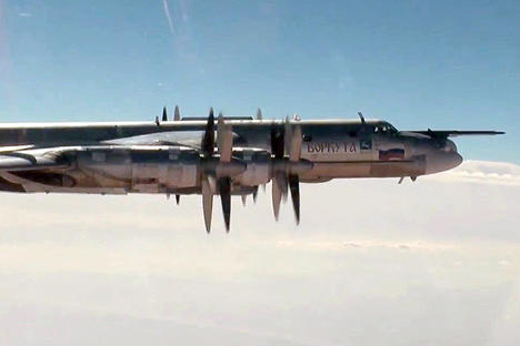  Руски бомбардировачи са извършили полети над Арктическия океан
