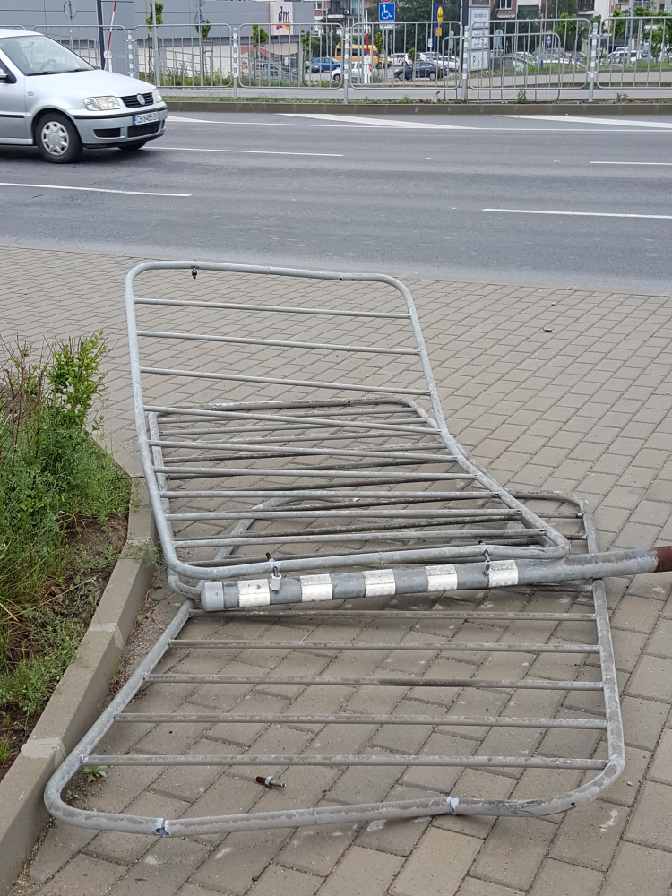 Очевидец до БЛИЦ: Докога ще продължава това безобразие на бул. "Александър Малинов" в София (СНИМКИ)