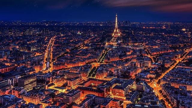 Стотици хиляди останаха без ток в Париж