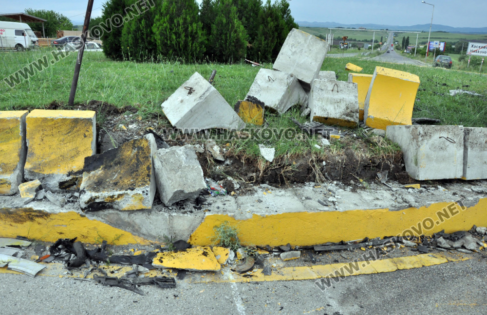 Толкова страшна катастрофа с труп на 22-годишен младеж не бяха виждали в Хасково (СНИМКИ)