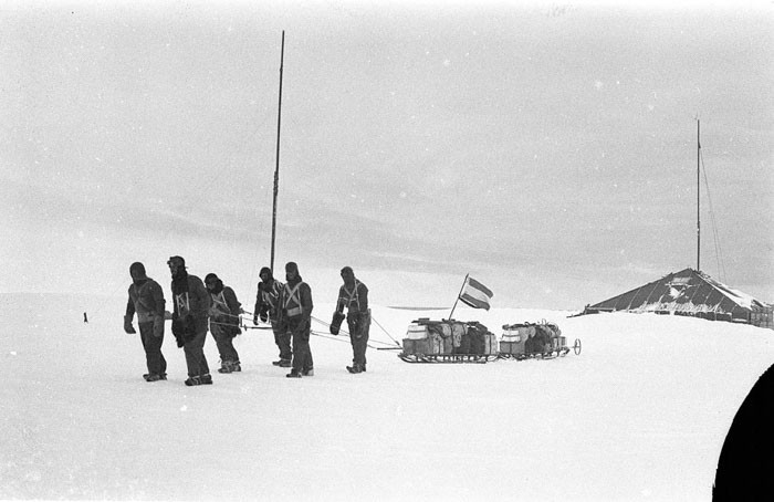 Изключително редки СНИМКИ от експедиция до дълбините на Антарктида, която завършва по възможно най-трагичния начин