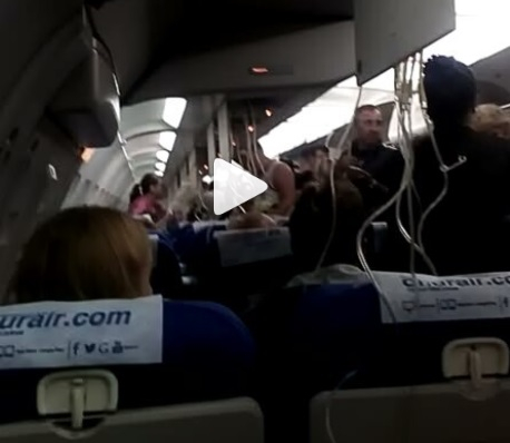 Това е ужас! Паника и писъци в Airbus 321, излетял от Анталия с 234 души на борда (ВИДЕО)