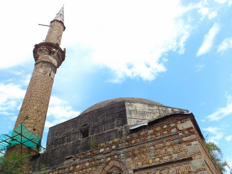 Военен получи странна фобия след мисия в чужбина и започна да руши джамия в Кюстендил