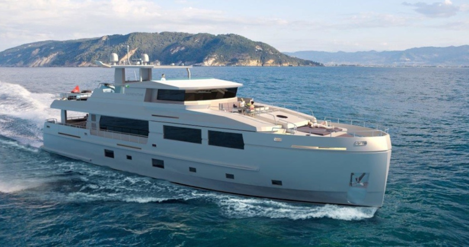 Супер луксозна яхта акостира на Морска гара-Варна