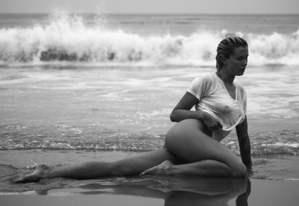 Дъщерята на Ким Бейсинджър е невероятна красавица, а голата й фотосесия докарва инфаркт! (СНИМКИ 18+)