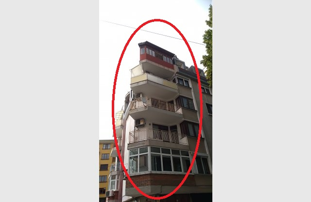 Поредното "архитектурно чудо" цъфна върху покрив в Пловдив като  ярко доказателство за българския строителен гений! (СНИМКИ)