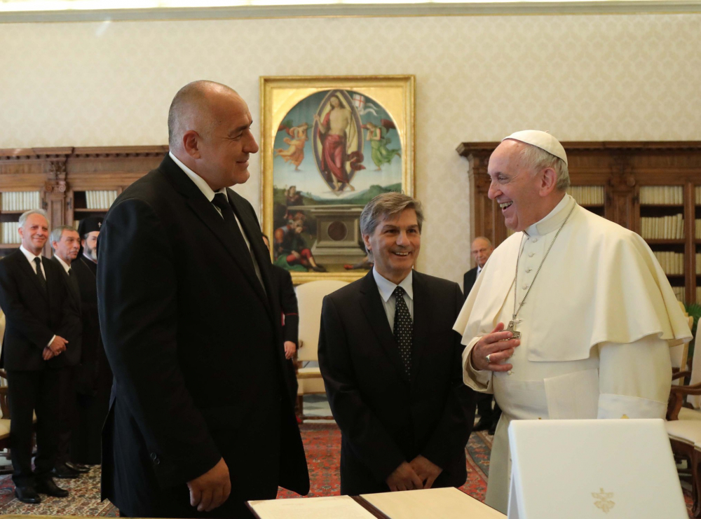 Борисов показа уникални СНИМКИ от аудиенцията му при папата