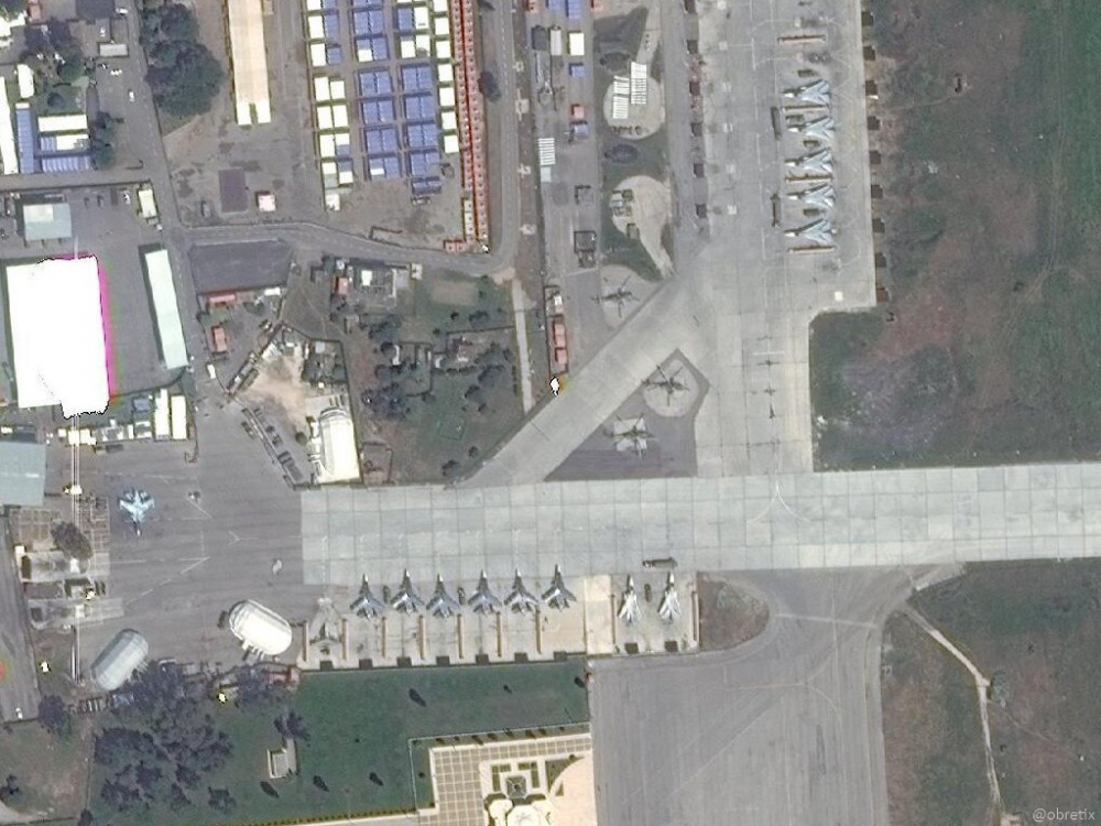 Какви самолети има в базата Хмеймим в Сирия? (СНИМКИ)