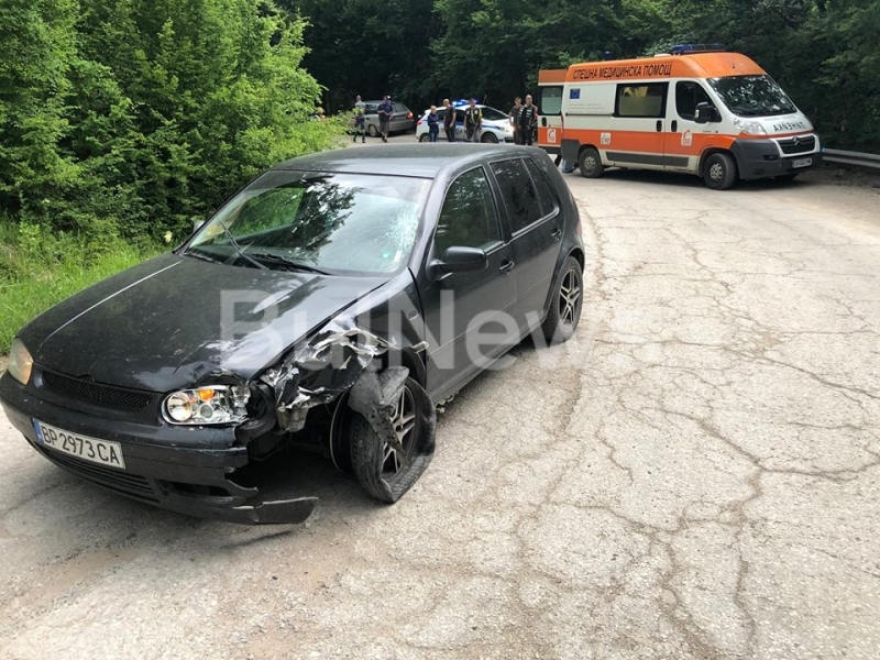 Тежка катастрофа с моторист към Леденика, полицията затвори пътя към мотосъбора в Балкана (СНИМКИ)
