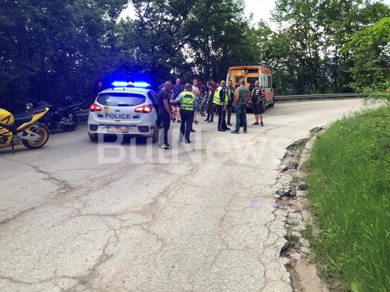 Тежка катастрофа с моторист към Леденика, полицията затвори пътя към мотосъбора в Балкана (СНИМКИ)