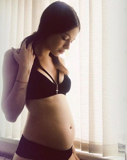 Бременната моделка Глория се скъса да се снима гола! Скандалната брадърка заля мрежата с апетитни СНИМКИ (18+), но после...