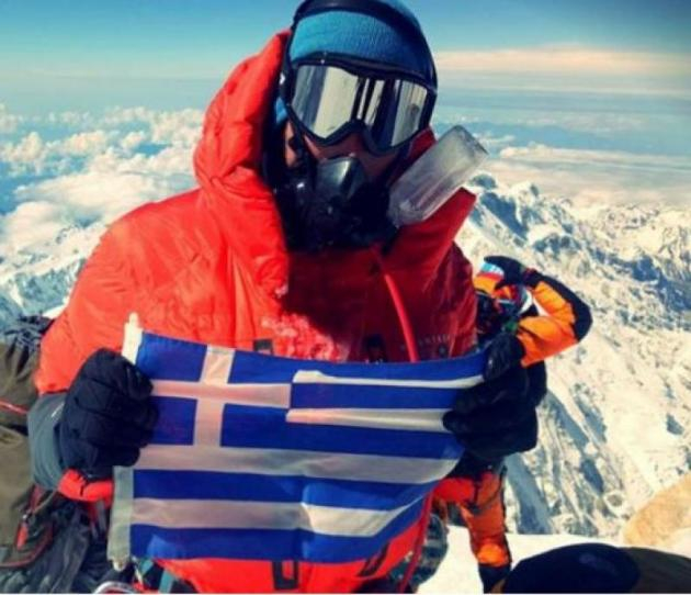 Гръцки полицай  превзе „Петте съкровищници на великия сняг“ и стана знаменитост 