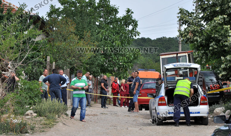 Първи СНИМКИ и кървави подробности за двойното убийство в Хасковско, Гюнай превъртял и...