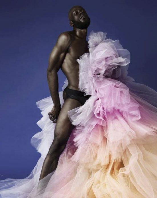 Джендър неутрален модел взриви модната индустрия с екзотичните си СНИМКИ