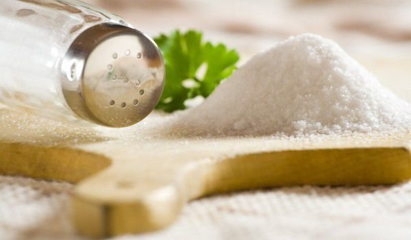 9 признака, че тялото ви е пренаситено със сол и затова задържате вода (СНИМКИ)