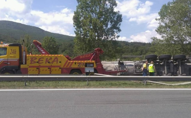 След катастрофата с ТИР: Дрон запечата километричното задръстване на магистрала "Тракия" (ВИДЕО)