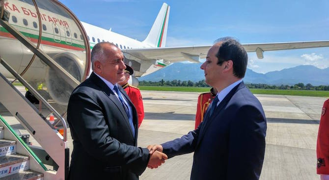 Бойко Борисов пристигна в Тирана (СНИМКА)