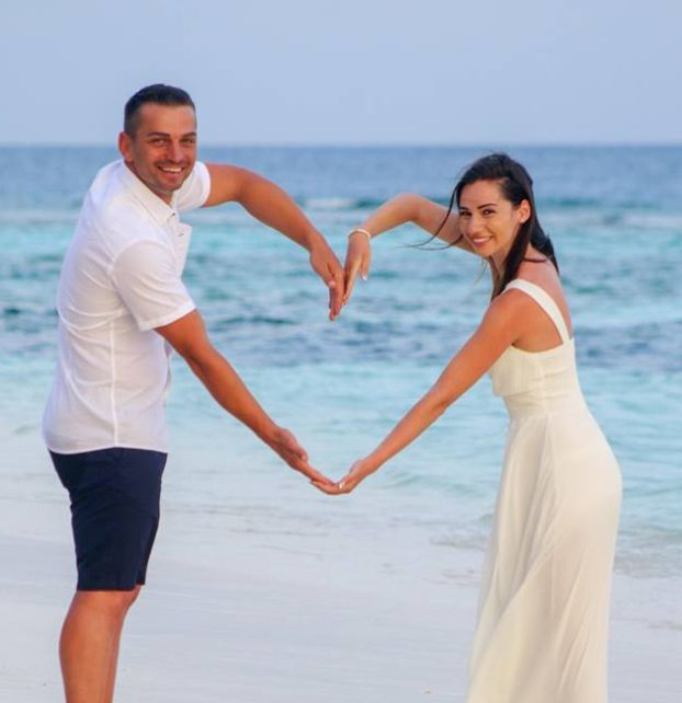 Като звездите: Търновка и любимият й се ожениха на плажа на Малдивите