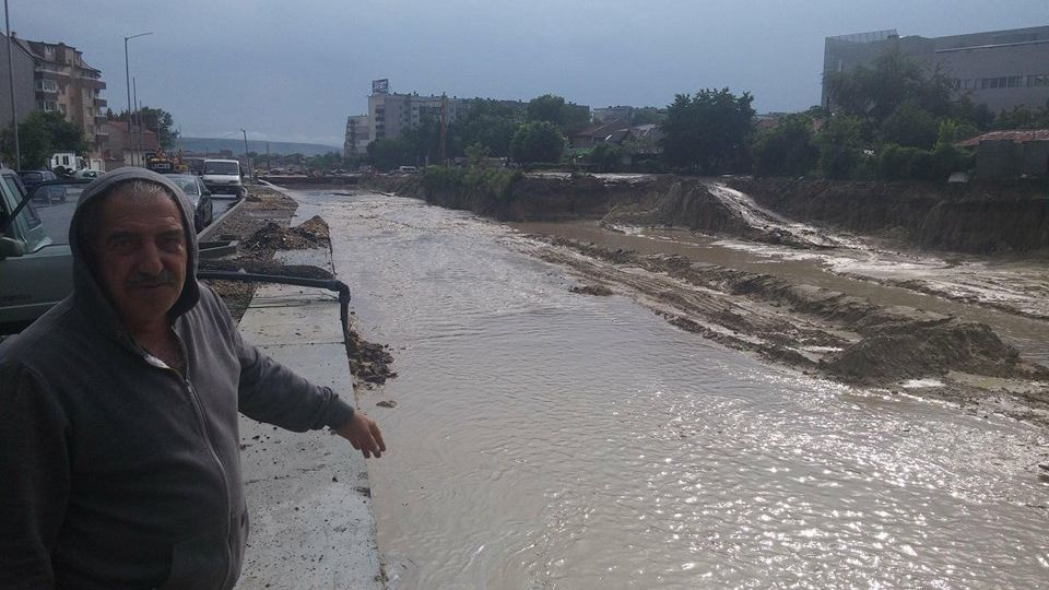 Опасно време удря България в четвъртък! Възможни са наводнения