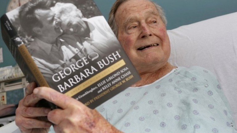 Щастлива развръзка: Изписаха от болницата Джордж Буш - старши