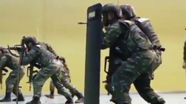 Зрелищно ВИДЕО: Китайски спецназ провежда антитерористични учения