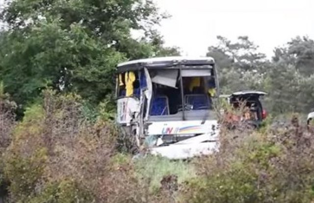 Страшна катастрофа с автобус в Канада (ВИДЕО)
