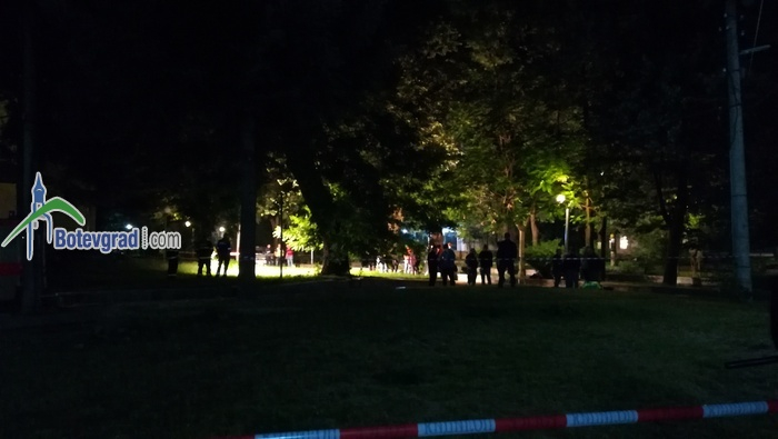 Първи СНИМКИ от жестокия разстрел в Ботевград тази нощ