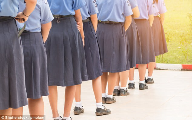 Daily Mail: Късите панталони паднаха жертва в борбата за джендърно равенство в британските училища  