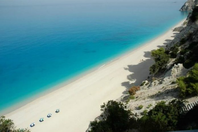 Новият най-красив плаж на планетата е близо до България, но пътят до него не за всеки