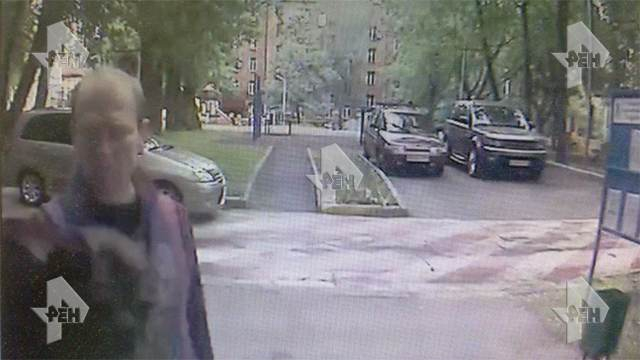Брутално клане с 11-годишно момиченце и плешив чичко с черна блуза потресе Москва! (СНИМКИ/ВИДЕО)