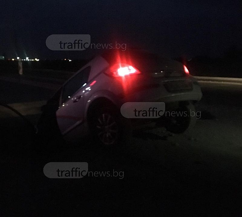 Пак катастрофа на пътя Пловдив-Асеновград! Кола падна в канал край шосето (СНИМКА)