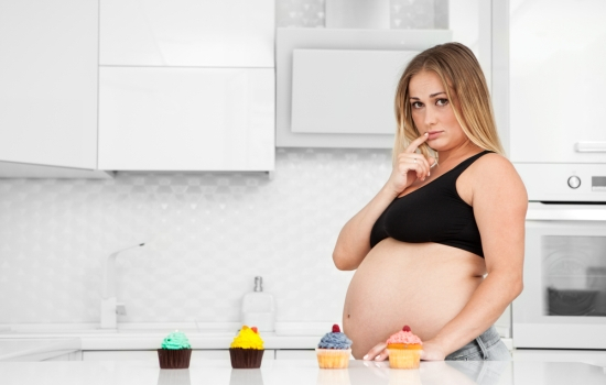 Излишните килограми по време на бременността ви плашат? Може да минете и без тях, ето как