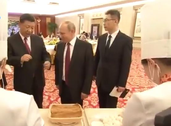 Путин сготви китайска манджа на Си Цзинпин (ВИДЕО)