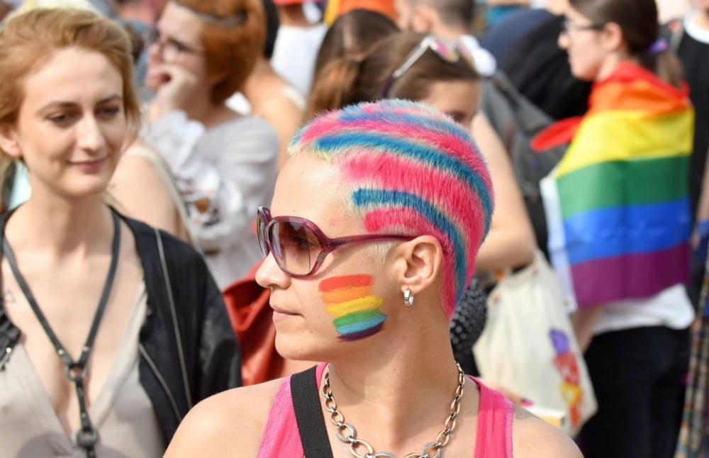 НСИ каза колко са официалните гей двойки в България