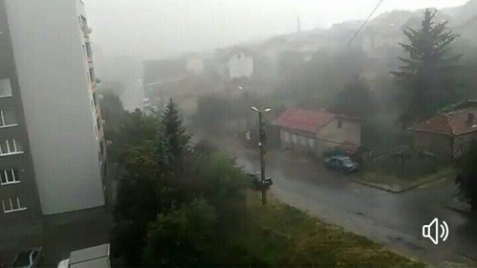 Ето какво остана от Перник, след като мощна лятна буря удари града (СНИМКИ)