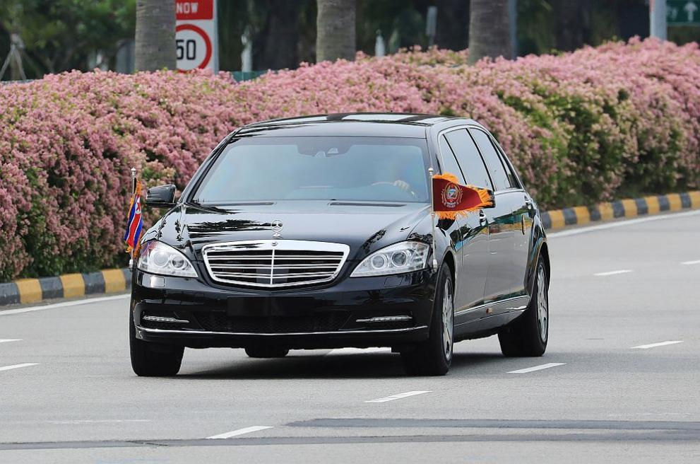 Почна се! Ким Чен Ун вече е в Сингапур, чака Тръмп (ВИДЕО)