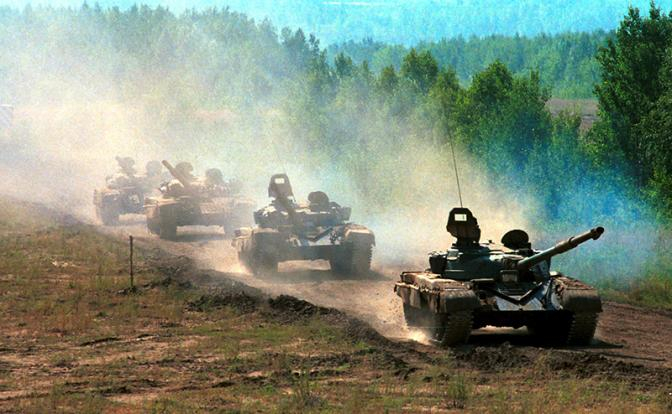 NI: Защо руското МО връща от складовете 6000 стари танка?  