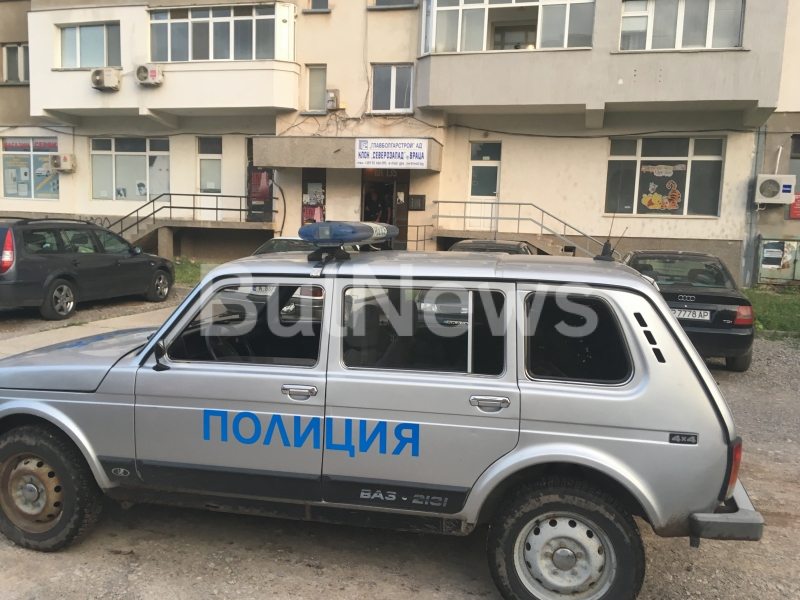 От последните минути: Линейка с простреляната врачанка лети към София 