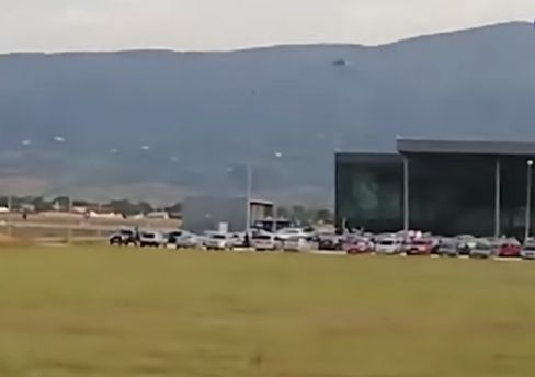 Ад на летището в Пловдив: Линейки хвърчат с пострадалите от падналия хеликоптер, има опасност от взрив