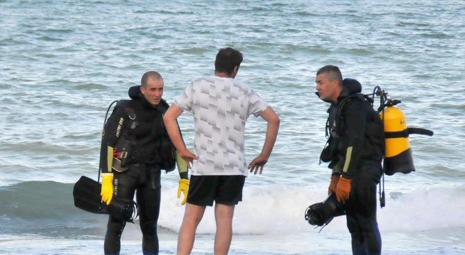 Покъртително! Родители ридаят неутешимо след трагедията с 12-годишния Кристиян на плажа в Бургас (СНИМКИ)