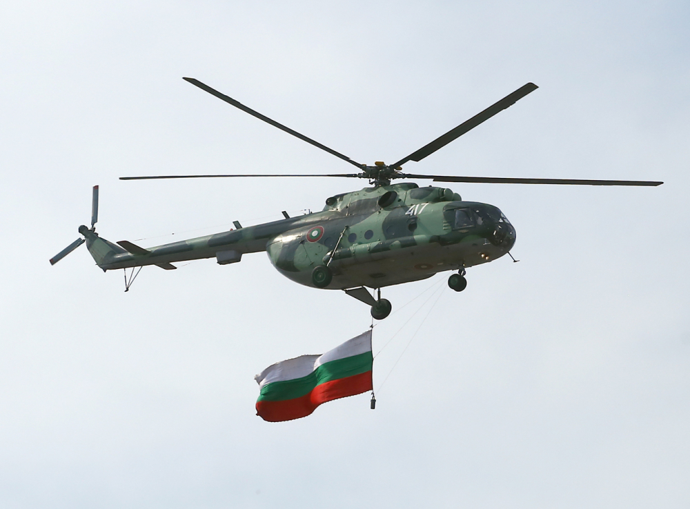 Внимание, военни вертолети и самолети ще кръжат над София - запазете спокойствие, става дума за...