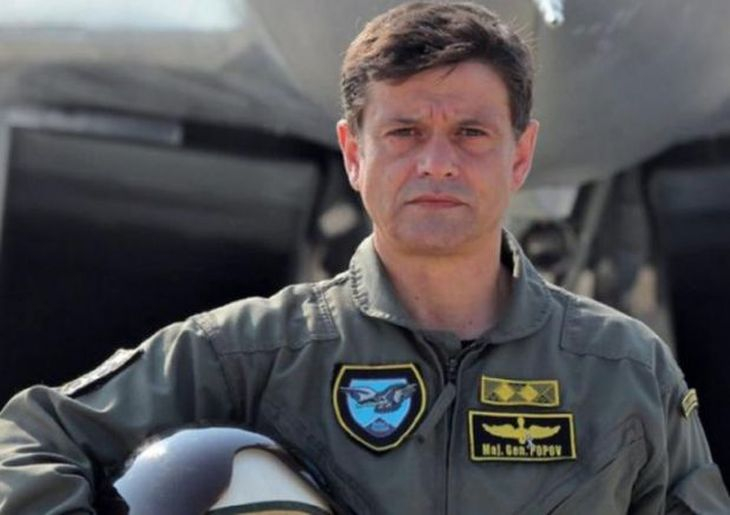 Генерал Константин Попов определи като "доста странна" ситуацията при третия заход с разбилия се хеликоптер