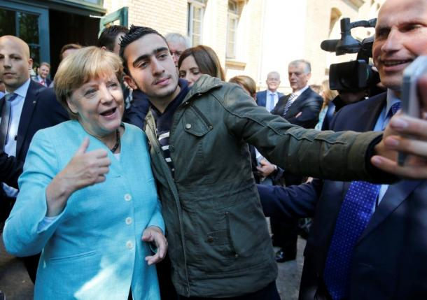 Меркел започва да се поти заради мигрантите, ключов партньор в правителството може да я изостави