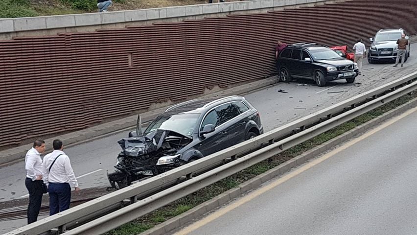 Само в БЛИЦ! Очевидец разказа какво е причинило бруталната верижна катастрофа в София (СНИМКИ/ВИДЕО)