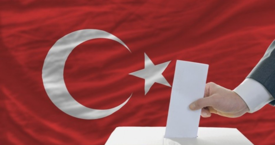 Предсрочните избори в Турция за президент и парламент започнаха