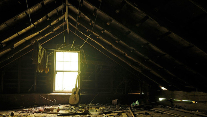 Мъж и жена разчистваха тавана на къщата си и откриха там нещо, което промени живота и на двамата